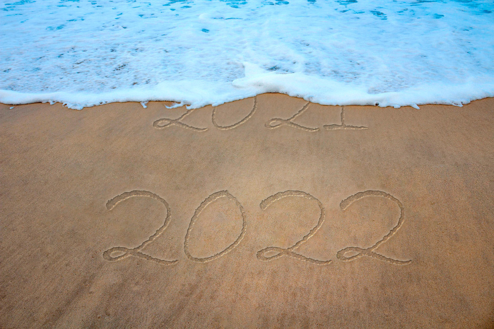 Лето 2022 видео. Лето 2022 море. 2022 На песке море. Улыбка на песке море 2022. Море 2022 надпись.